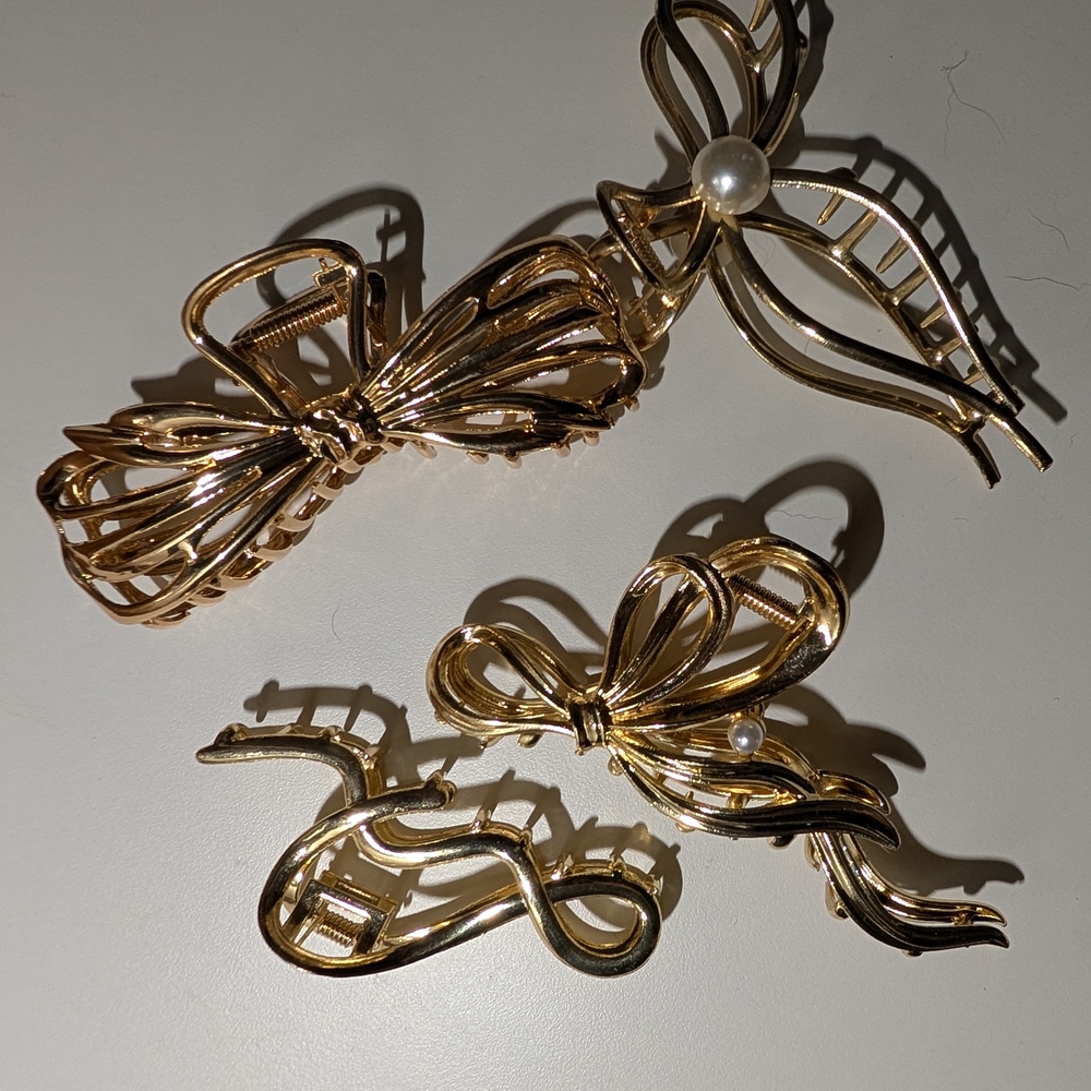 Elegant Gold Hair Clips with Pearl Accents